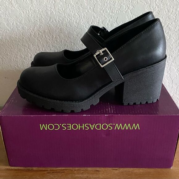 Mary Jane Round Toe Chunky Block Heel Lug Sole Pump Adj. Strap Faux Leather 8.5 - Picture 5 of 9